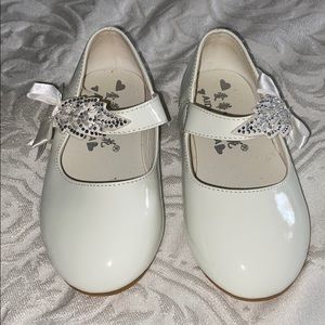Nwot cute white flats